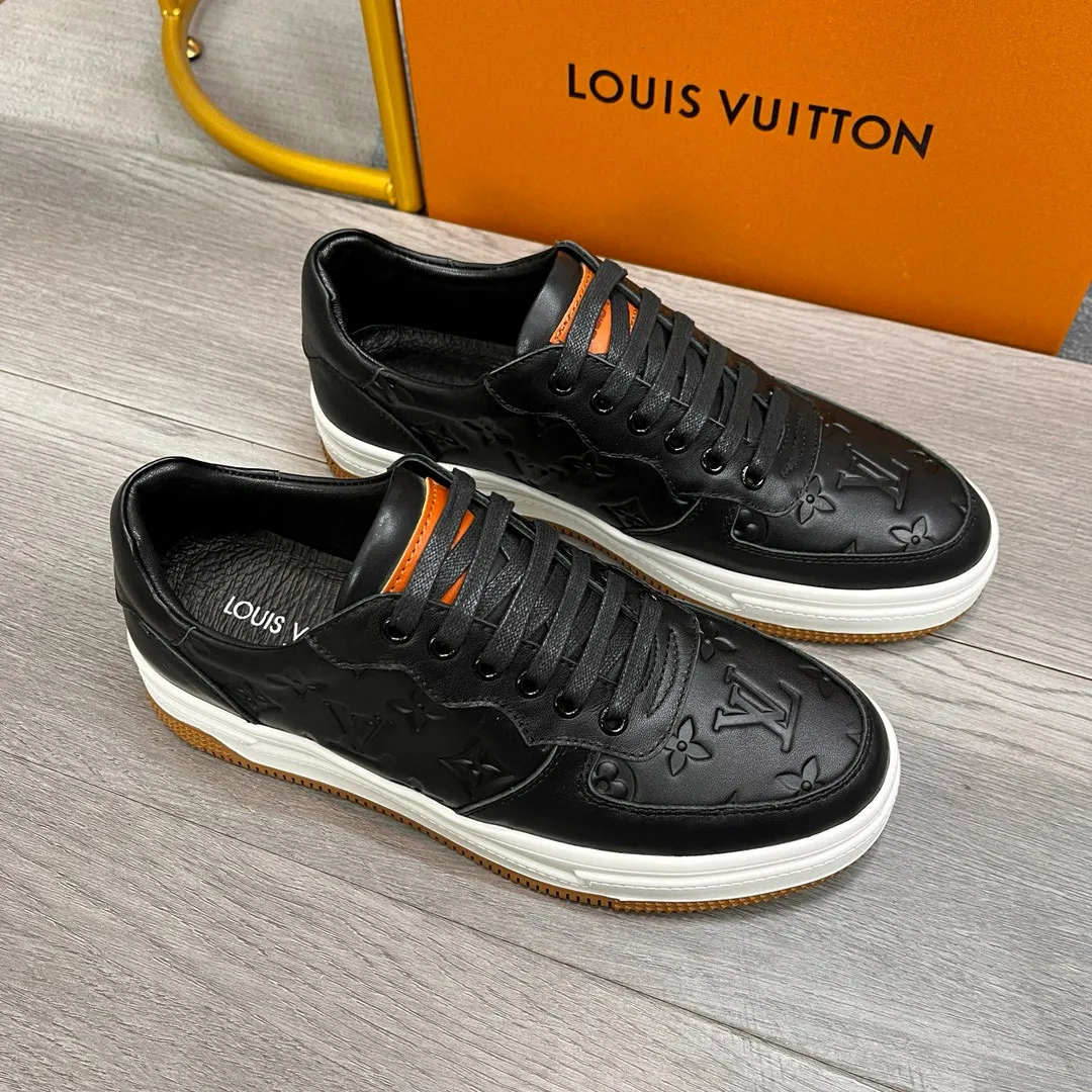Ex-factory price: 400💰LV's latest casual men's shoes👉 👉 Popular casual fashion style, 💞 Simple and elegant style, 🔊 The fabric is made of imported cowhide, ☑️Comfortable sheepskin lining, original wear-resistant rubber outsole, real photos of classic models at the counter, two colors available, size: 38-44, (45 can be customized)
